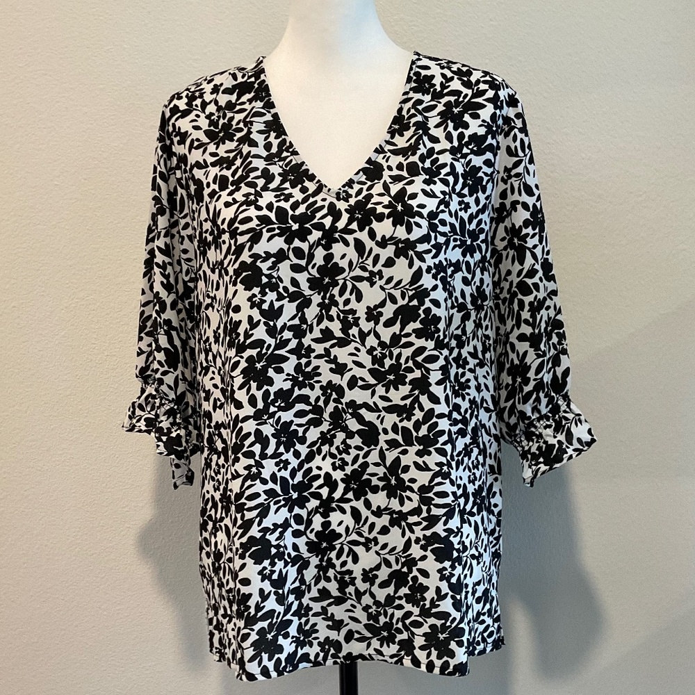 WELL WORN Black and White Blouse Size Extra Large NWOT